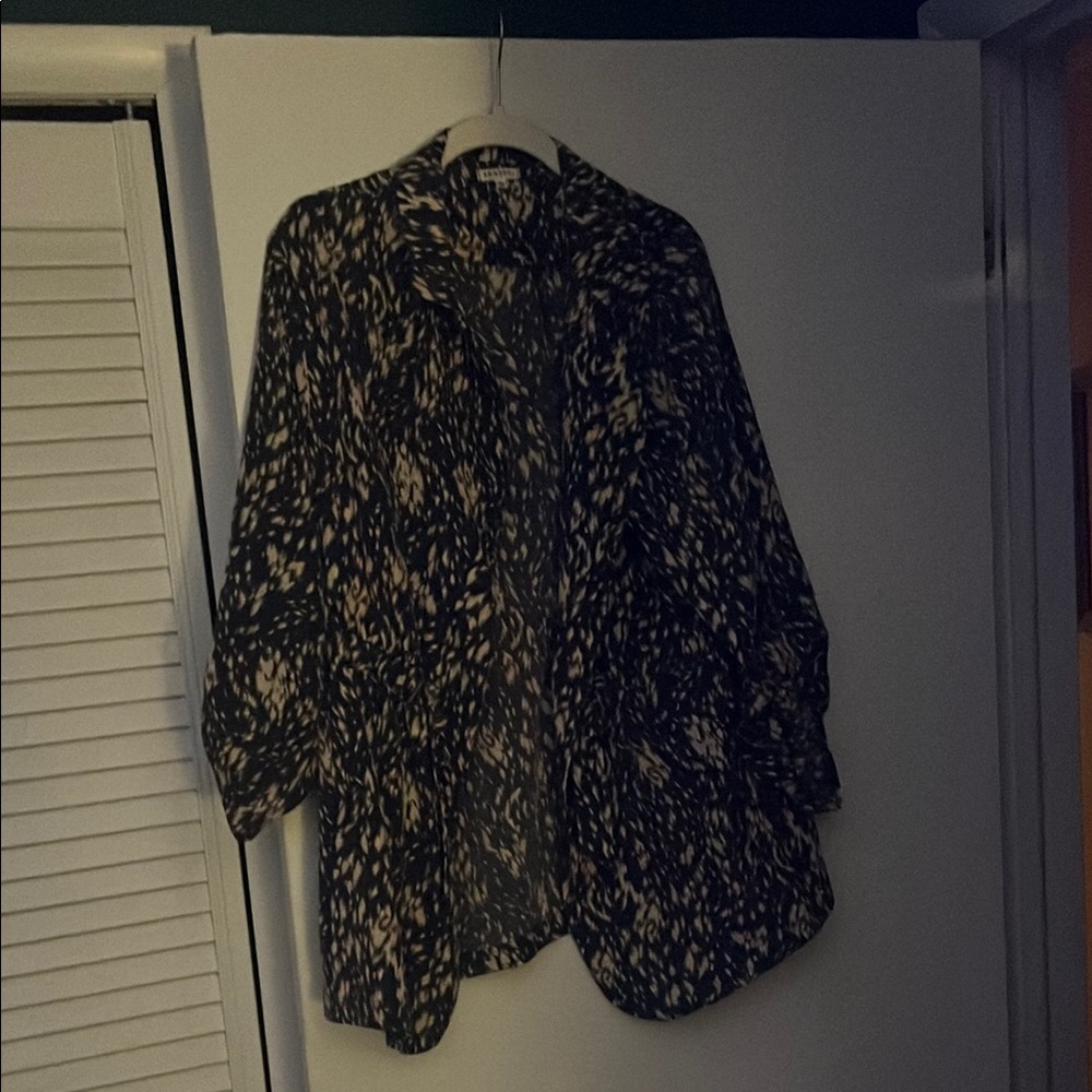 Chic Navy and Beige Patterned Blouse